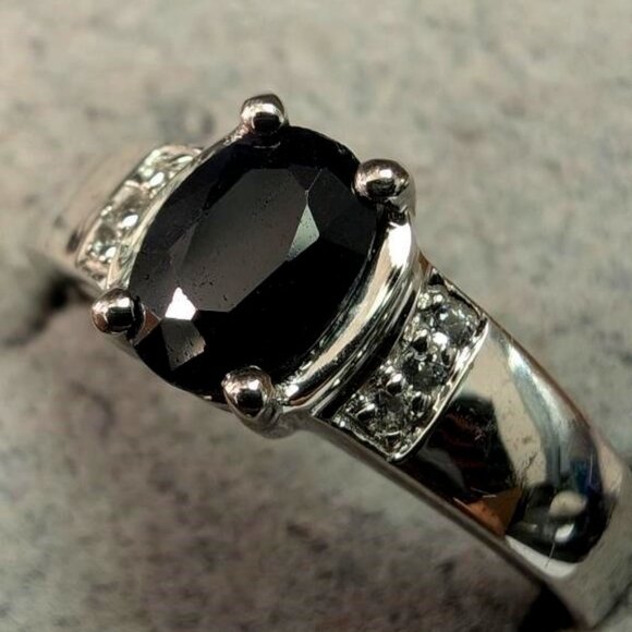 Silver Sapphire 0.75Ctv Ring, Suggested Retail Value $200 - Picture 1 of 3